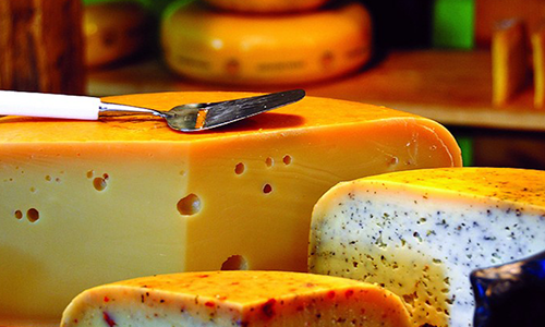 Our carefully hand-selected collection of artisanal favourites such as Gouda, Edam, and Leyden, as well as unique finds like Maasdam and Roomano.